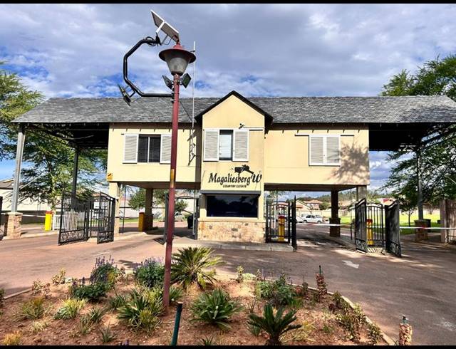 LAND FOR SALE IN MAGALIESBERG COUNTRY ESTATE